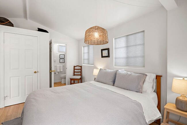 Building Photo - Woods Cove Furnished Cottage