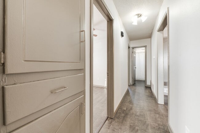 Building Photo - 14013 N Everest Ave