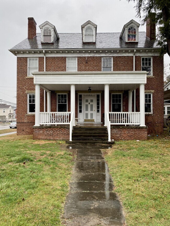 Building Photo - 1500 5th Ave