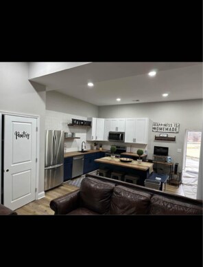 Building Photo - 1211 St Stephens Church Rd