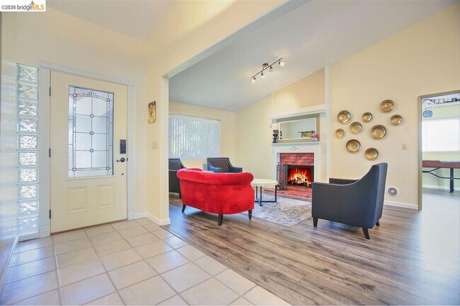 Building Photo - 5545 Drakes Ct