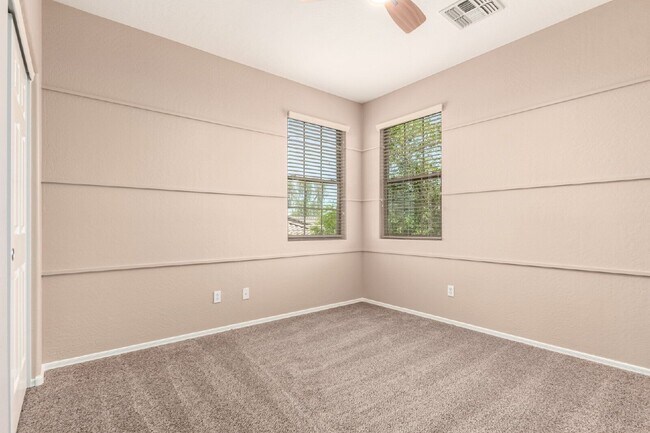Building Photo - 15204 W Westview Dr