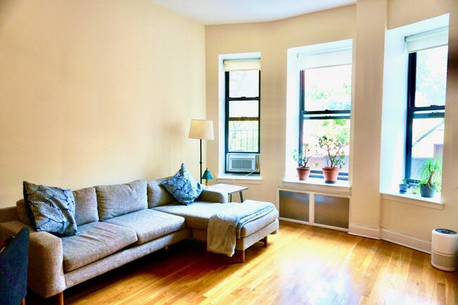 Building Photo - 30 E 95th St