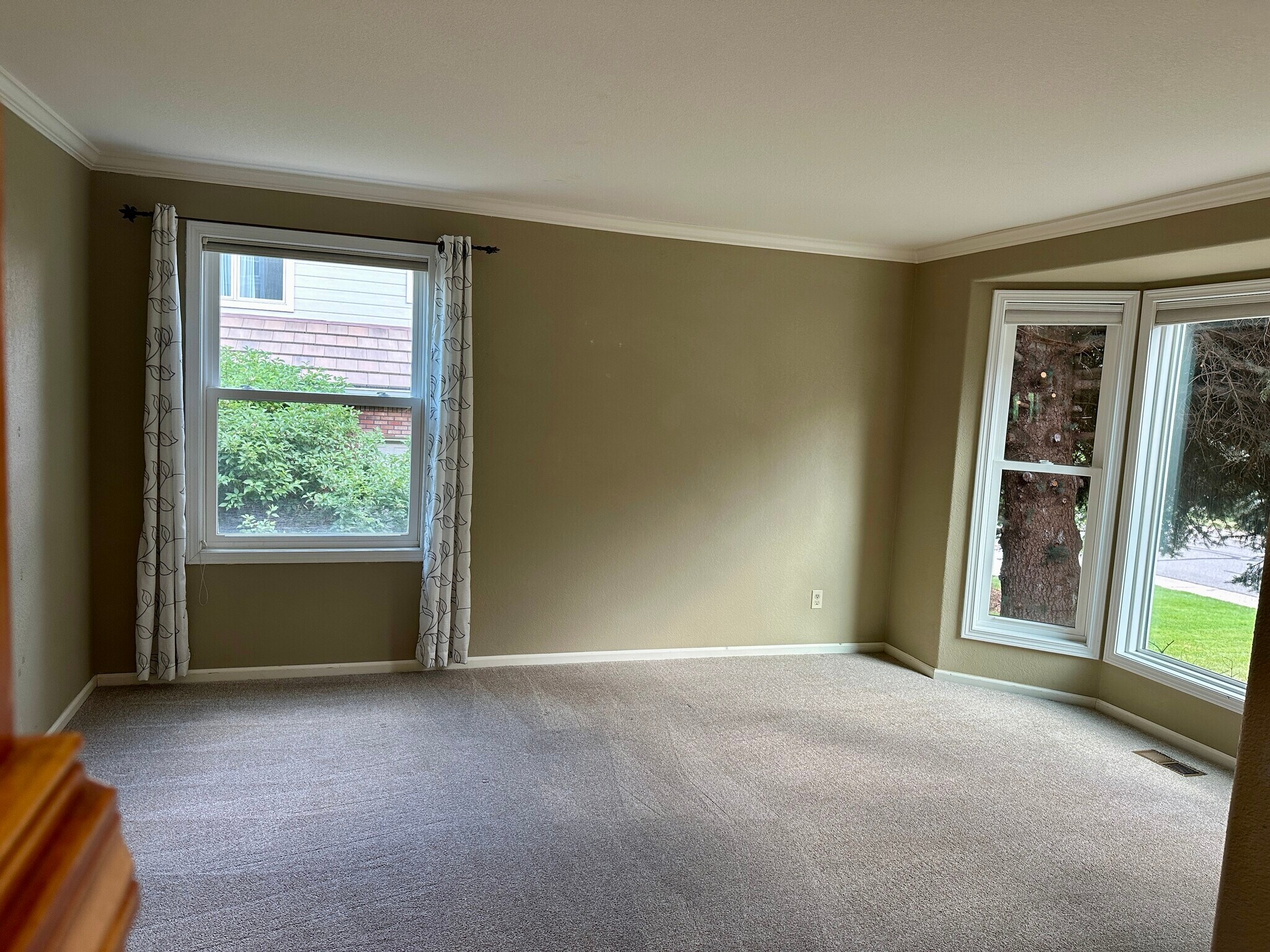 Living Room - 9402 Oakbrush Way