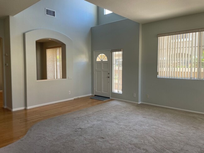 Building Photo - Spacious 3 Bedroom 2.5 Bathroom in Aliso Viejo