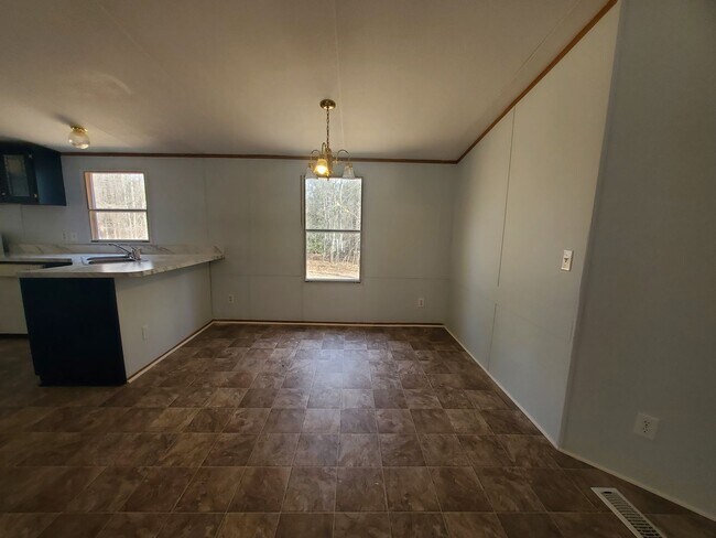 Building Photo - 25 S Kelly Ct