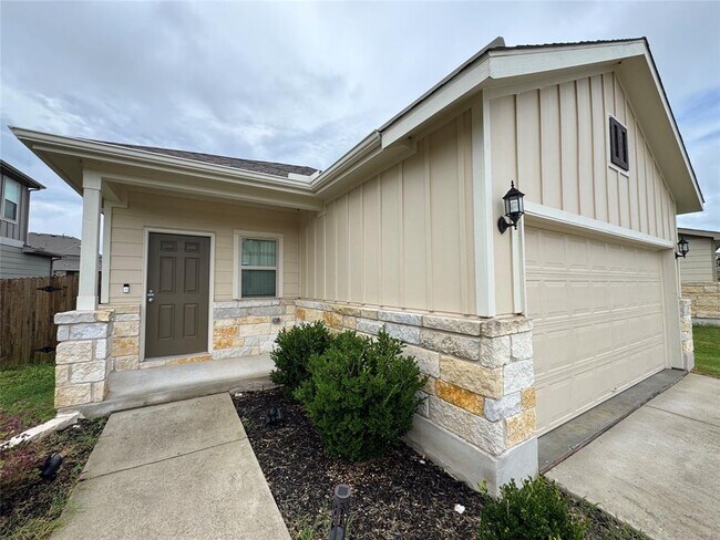 Building Photo - 250 Zuma Dr