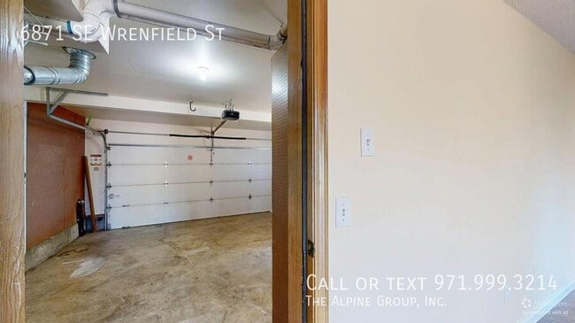 Building Photo - 6871 SE Wrenfield St
