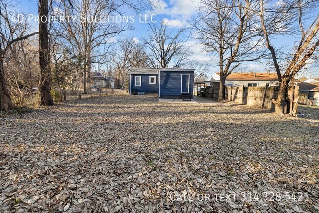 Building Photo - Charming 3-Bedroom Home in St. Louis with ...