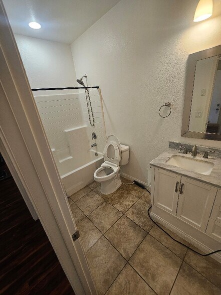 Building Photo - 1221 Chula Vista Ave