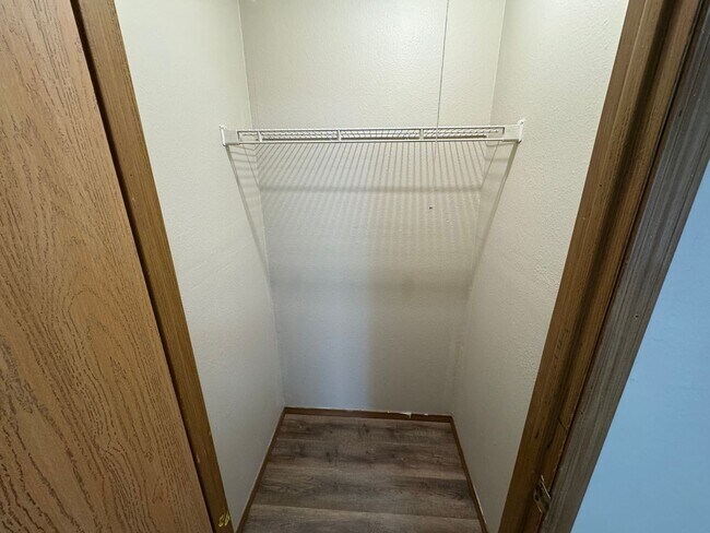 Building Photo - Recently updated 2 bed 1 bath Duplex with garage available now!