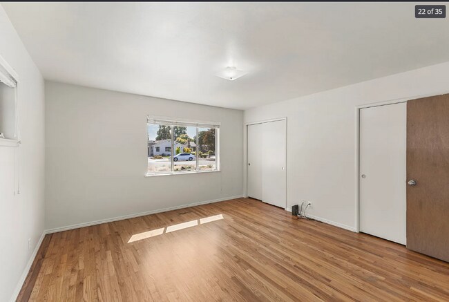 Building Photo - Light and Bright 3 Bedroom/ 2 Bath Home on...