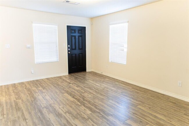 Building Photo - 4013 Bonita Springs Dr