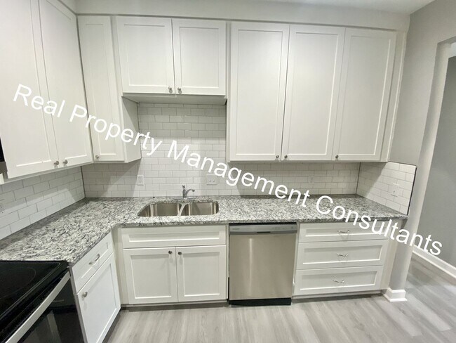 Building Photo - 3 Bedroom 2 Bath Home