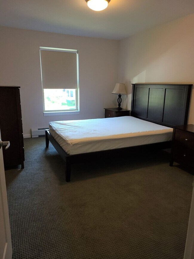 Building Photo - PET FREE Spacious 1 Bedroom Apartment