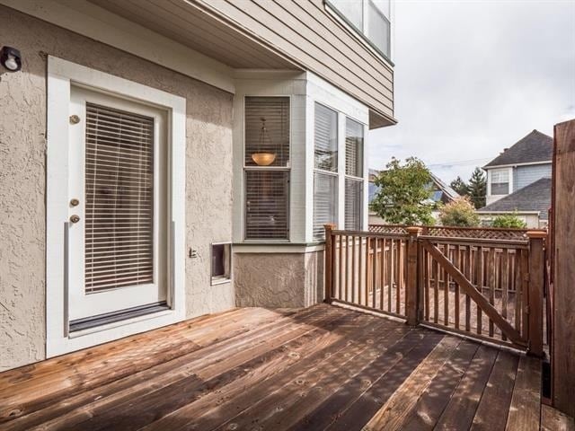 Side deck off kitchen - 131 Robinson Ln