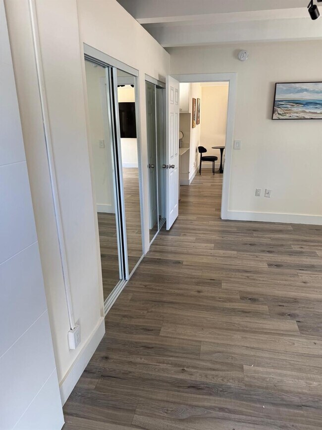 Building Photo - 1020 N Victoria Park Rd