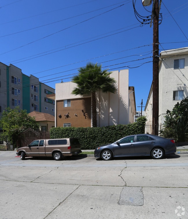Building Photo - 951 S Ardmore Ave