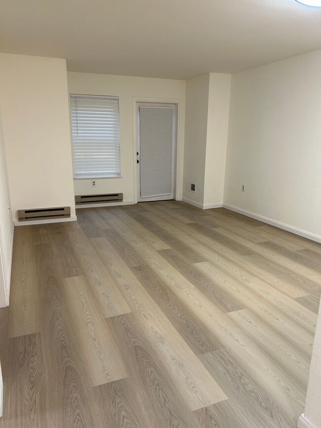 Building Photo - Beautiful 1BRs+1BA Condo with al parking s...