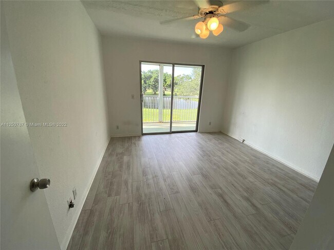 Building Photo - 13250 SW 4th Ct