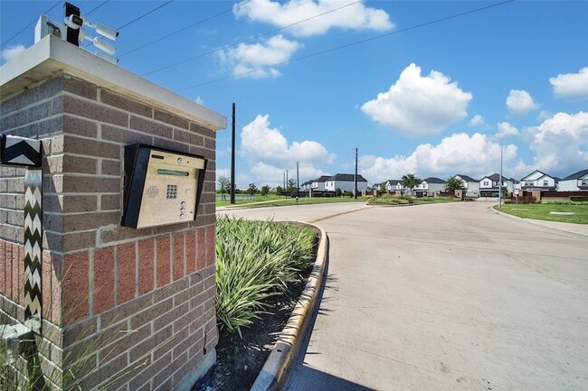 Building Photo - 12310 Greenwood Gate Dr