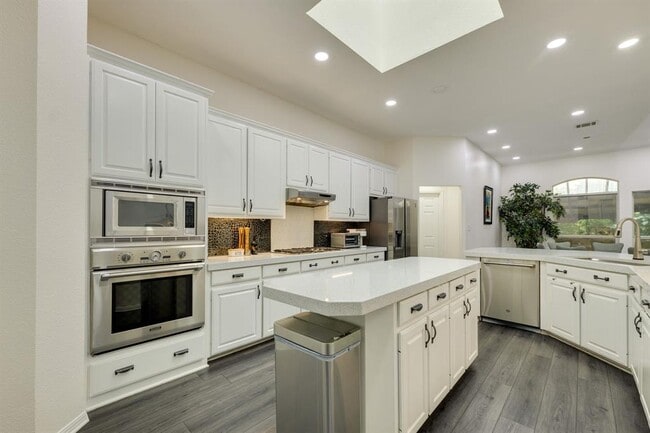 Building Photo - 8908 Pepper Rock Dr