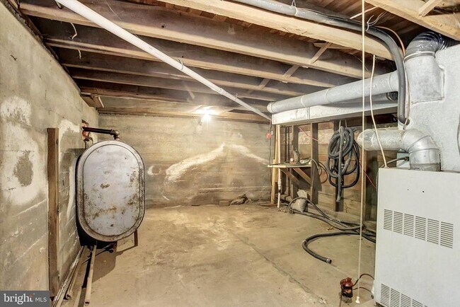 Building Photo - 319 N 2nd St