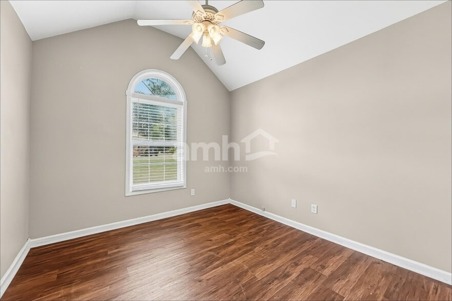 Building Photo - 61 Wintergreen Dr