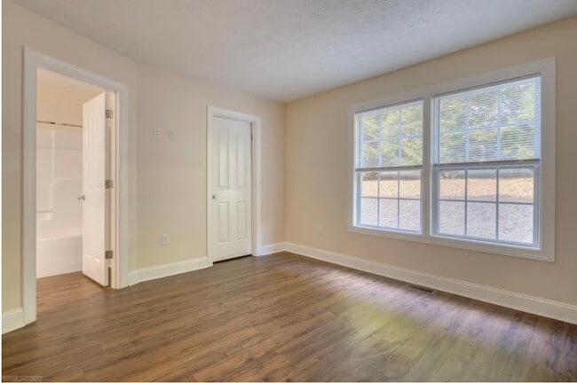 Building Photo - 435 Pin Oak Dr NW