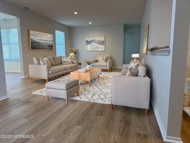 Building Photo - 709 Zlotkin Cir