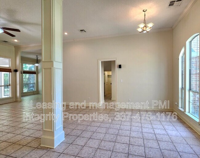Building Photo - 411 Greenfield Dr
