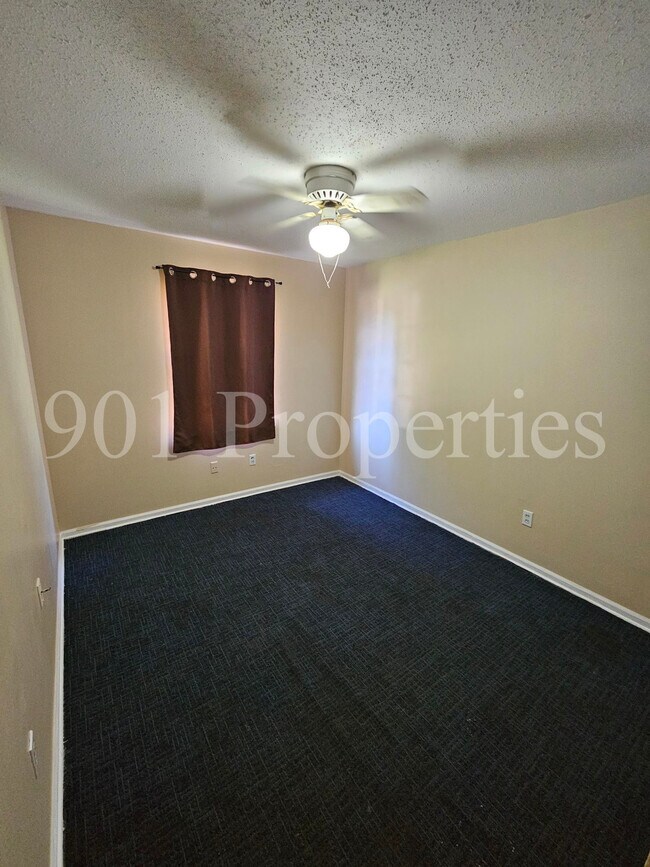 Building Photo - 9018 Moss Point Dr