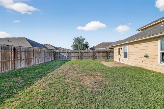 Building Photo - 2110 Encino Dr