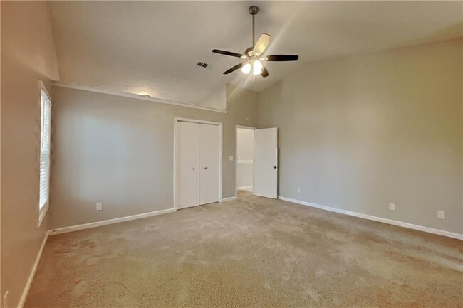 Building Photo - 615 Paris Dr