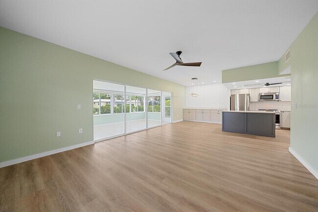 Building Photo - 5865 Tidewood Ave