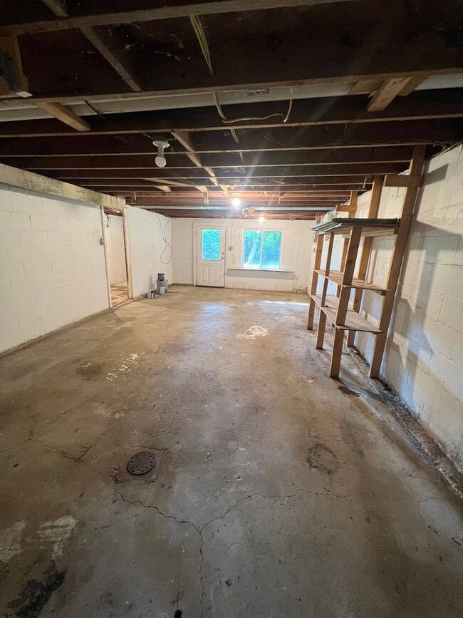 Building Photo - 3-bedroom, 2-bathroom private retreat in C...