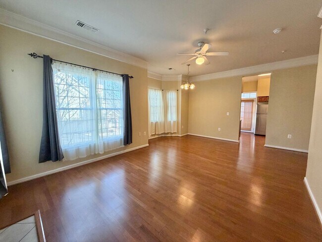 Building Photo - 810 Beverley Dr