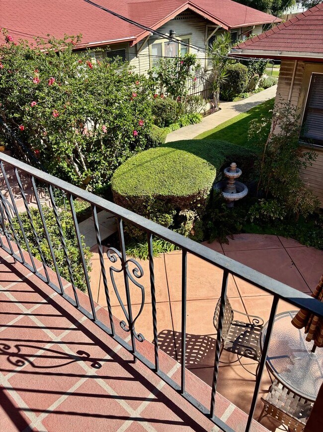 Building Photo - Rare 1 Bedroom in a Fantastic Location wit...