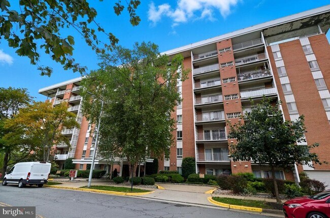 Building Photo - 5250 Valley Forge Dr