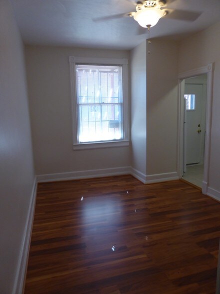 Building Photo - 527 9th St NE