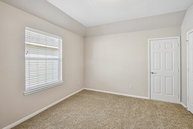 Building Photo - 28134 Kudzu Dr