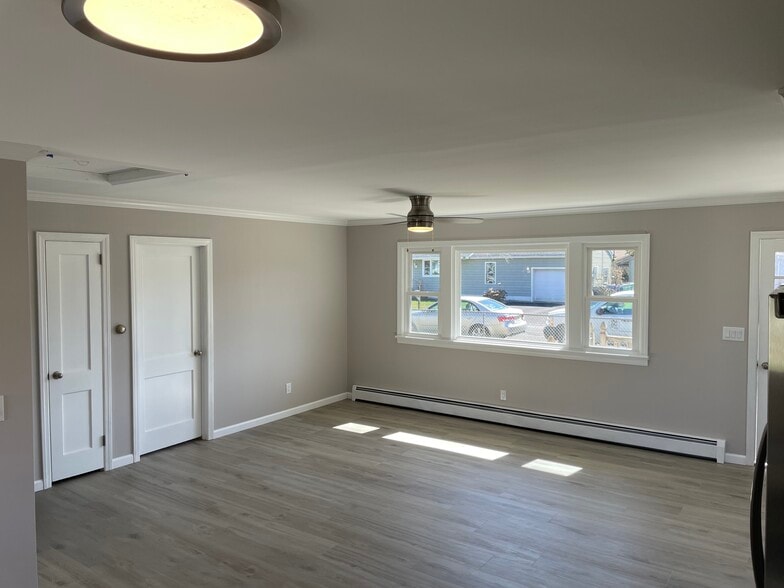 Building Photo - 720 Barberry Dr