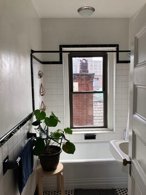 Building Photo - 857 Beacon St