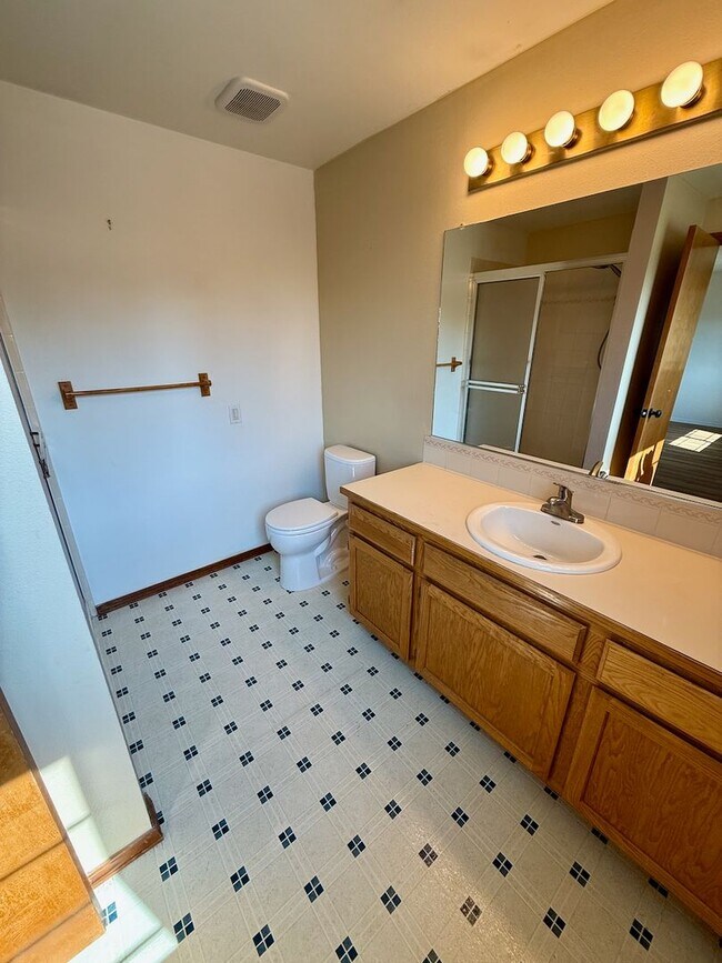 Building Photo - Remodeled 4 Bed 3 Bath Indian Trail Home w...