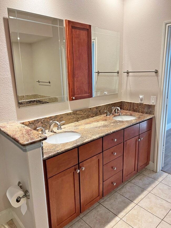 Building Photo - Great 2 Bdrm 2 Bath Condo in Lake Dallas Tx