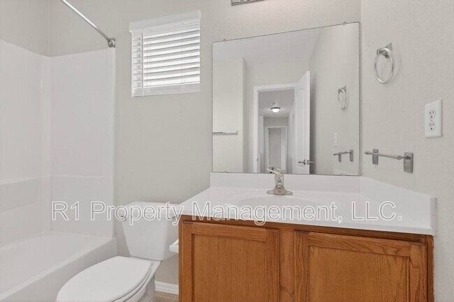 Building Photo - 2713 Violeta Cir SE