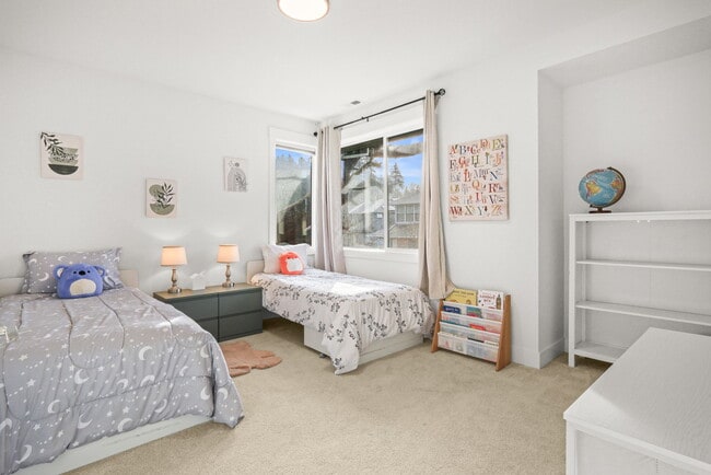 Building Photo - 5891 SW 67th Pl