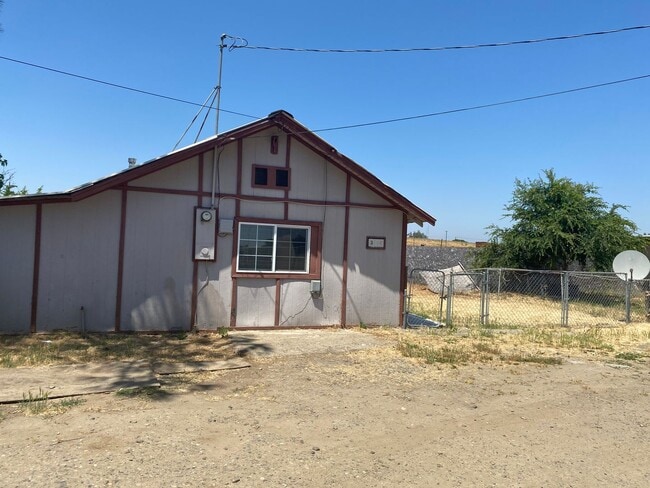 Building Photo - E STATE HIGHWAY 140 3700- 3704 061-110-015