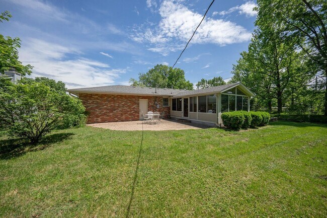 Building Photo - Charming Home in Valley View Gardens