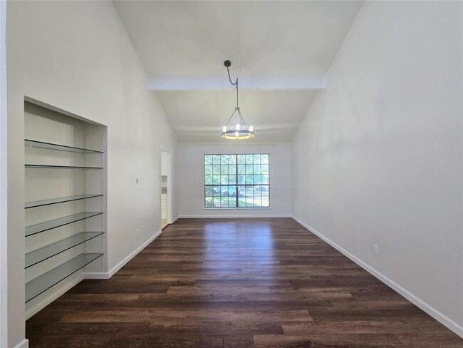 Building Photo - 3000 Maywood Cir
